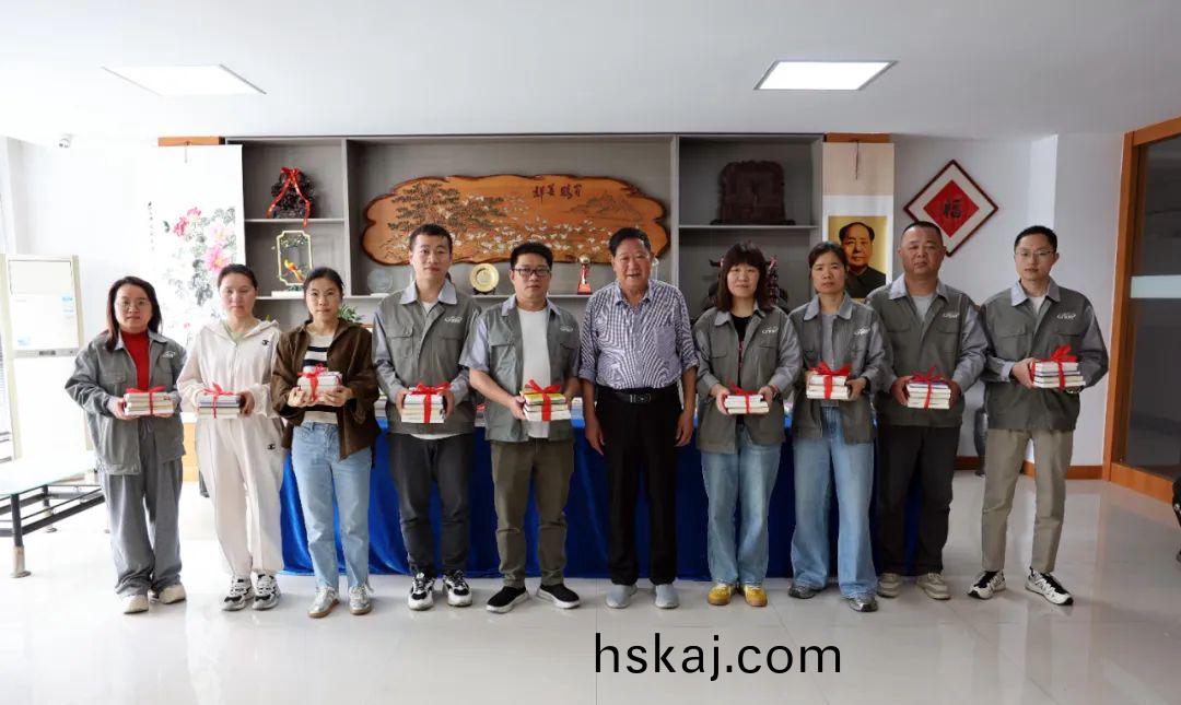 建(jian)書(shu)香(xiang)雙(shuang)鳥，做(zuo)學(xue)習達(da)人(ren) —— 雙鳥(niao)機(ji)械(xie)開(kai)展(zhan)“世(shi)界(jie)讀(du)書日(ri)”贈書(shu)活動(dong)