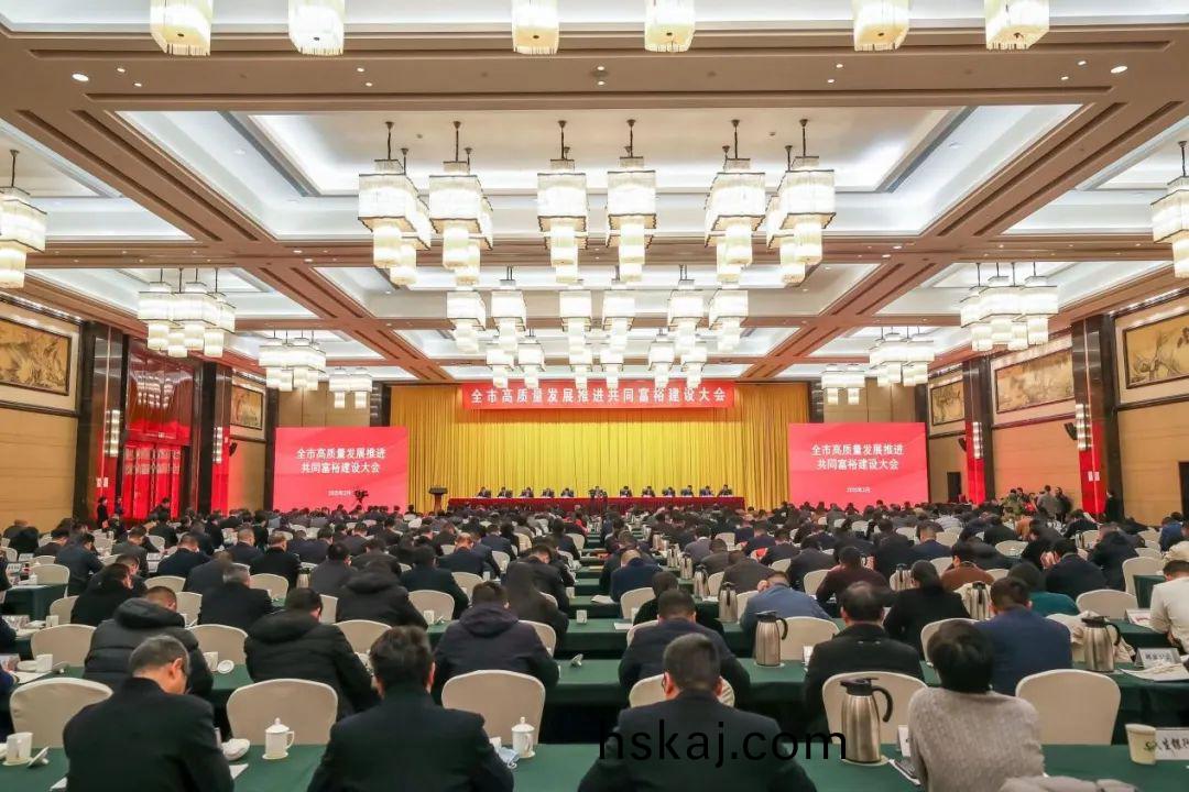 福虵呈祥，載譽(yu)前(qian)行(xing) 雙(shuang)鳥(niao)機械(xie)榮(rong)膺(ying)“富樂(le)嵊(sheng)州(zhou)建設貢獻(xian)獎(jiang)” — 工業(ye)企(qi)業30強(qiang)、工(gong)業(ye)商(shang)貿(mao)類(lei)納稅20強(qiang)兩(liang)項榮譽(yu)